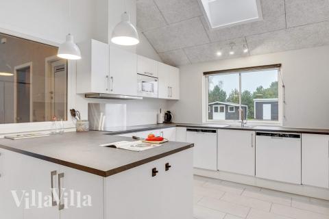 Køkkenet i luksushus nr. 543 er godt indrettet.