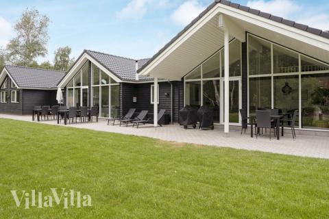 Luksushus nr. 543 har en dejlig terrasse med gode havemøbler til 16 personer.