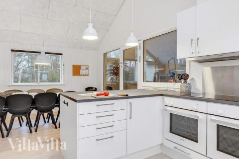 Køkkenet i luksushus nr. 543 er udstyrret, så I let kan lave mad til 16 personer.