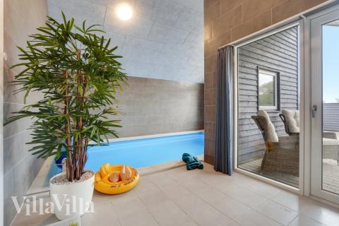 Den lækre pool i luksushuse nr. 544 til 14 personer