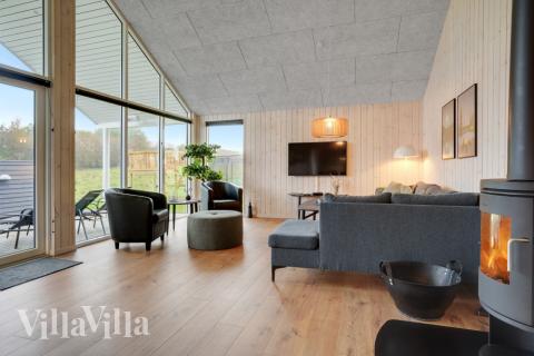 Sofaen i luksushus 544 i Østjylland indbyder til brætspil eller at se en film sammen.