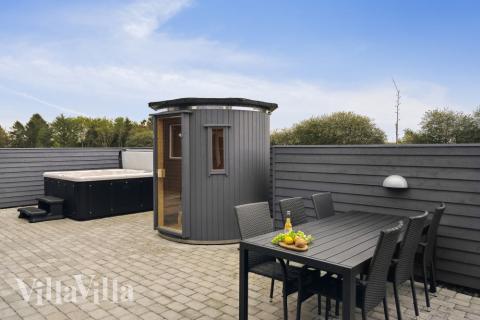 Stor terrasse ved luksushus nr. 544 i Østjylland.