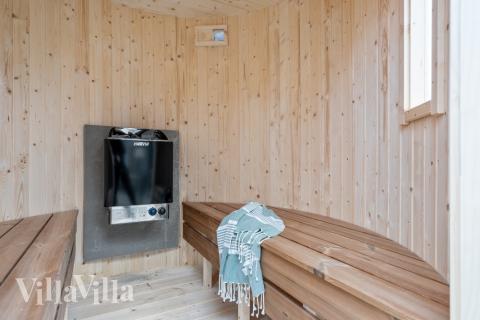 Nyd varmen i saunaen i luksushus nr. 549 til 14 personer