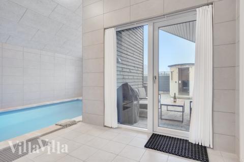 Den lækre pool i luksushuse nr. 549 til 14 personer
