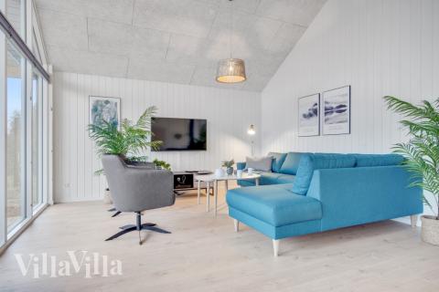 Sofaen i luksushus 549 i Nordsjælland indbyder til brætspil eller at se en film sammen.