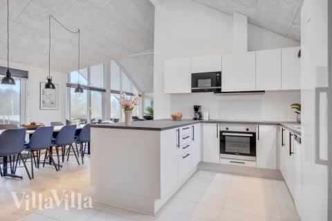 Køkkenet i luksushus nr. 549 er godt indrettet.