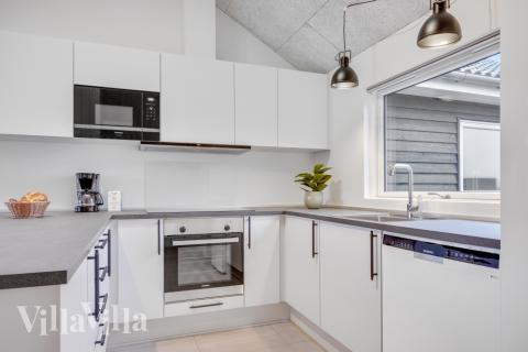 Køkkenet i luksushus nr. 549 er udstyrret, så I let kan lave mad til 14 personer.