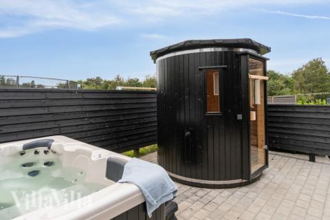 Der er spabad og 5 soveværelser i luksushus nr. 549.