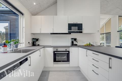 Køkkenet i luksushus nr. 540 er godt indrettet.