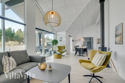 Sofaen i luksushus 540 i Vestjylland indbyder til brætspil eller at se en film sammen.