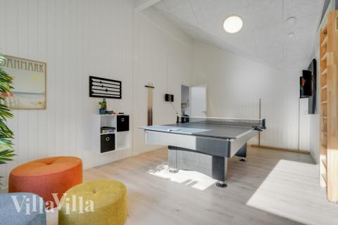 Aktivitetsrum i luksushus nr. 540 med 5 soveværelser og plads til 14 personer.