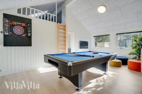 Luksushus 540 til 14 personer byder på et stort aktivitetsrum med bl.a. billard og dart