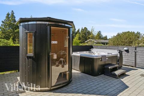 Ud over de mange timer, man kan bruge i husets pool-afdeling, så byder luksushus 540 også på mange udendørs aktiviteter