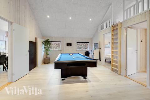 Luksushus 550 til 14 personer byder på et stort aktivitetsrum med bl.a. billard og dart