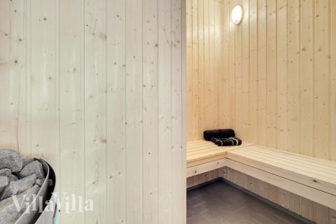 Nyd varmen i saunaen i luksushus nr. 550 til 14 personer