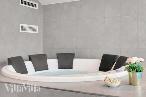 Nyd varmen i spaen i luksushus nr. 550 i Lolland/Falster/Møn