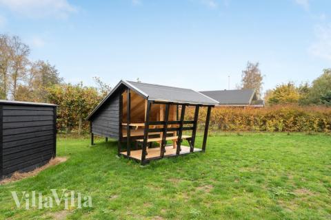 Ud over de mange timer, man kan bruge i husets pool-afdeling, så byder luksushus 550 også på mange udendørs aktiviteter