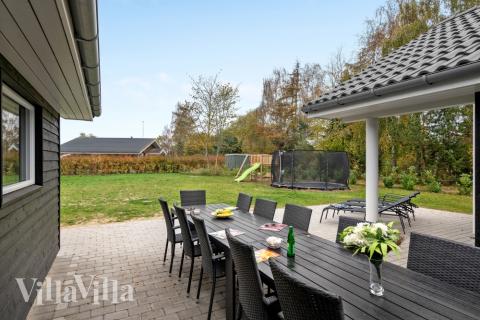 Luksushus nr. 550 har en dejlig terrasse med gode havemøbler til 14 personer.