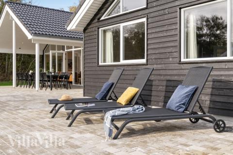 Luksushus nr. 568 har en dejlig terrasse med gode havemøbler til 16 personer.