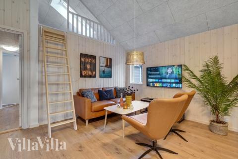 Sofaen i luksushus 568 i Vestjylland indbyder til brætspil eller at se en film sammen.