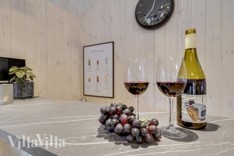 De lækre sommerhuse byder blandt andet på bar som denne i luksushus 568 i Vestjylland