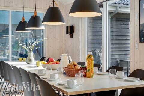 Det store lyse opholdrum i luksushus nr. 568 til 16.