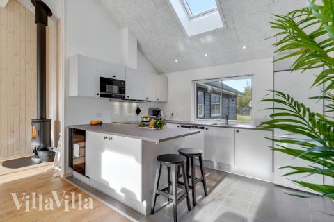 Køkkenet i luksushus nr. 568 er udstyrret, så I let kan lave mad til 16 personer.