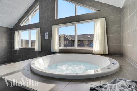 Nyd varmen i spaen i luksushus nr. 568 i Vestjylland