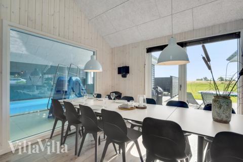 Det store lyse opholdrum i luksushus nr. 547 til 18.