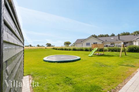 Ude-aktiviteter omkring sommerhus nr. 547.