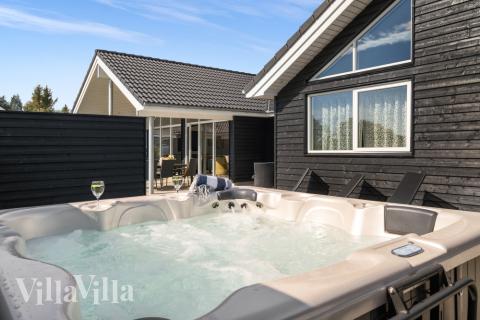 Nyd varmen i spaen i luksushus nr. 547 i Limfjorden