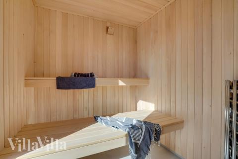 Nyd varmen i saunaen i luksushus nr. 558 til 18 personer