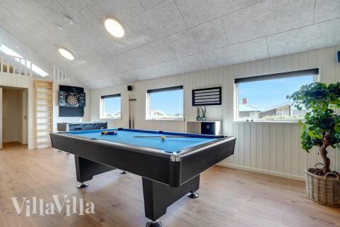 Dyst i sommerhusets aktivitetsrum, når I besøger luksushus nr. 558 i Vestjylland.