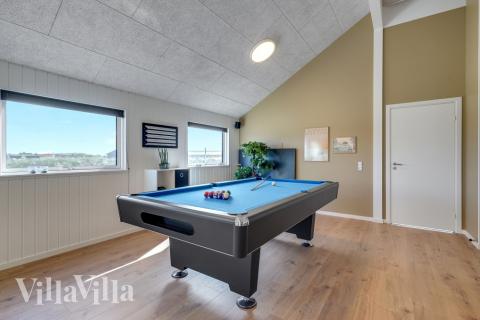 Aktivitetsrum i luksushus nr. 558 med 7 soveværelser og plads til 18 personer.