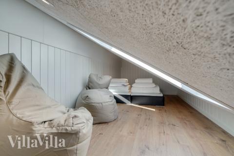 Nogle af de 18 sovepladser findes på hemsen i luksushus nr. 558