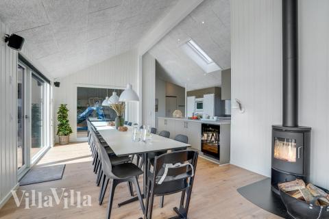 Det store lyse opholdrum i luksushus nr. 558 til 18.