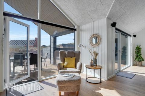 Sofaen i luksushus 558 i Vestjylland indbyder til brætspil eller at se en film sammen.