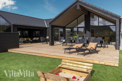 Dette skønne poolhus nr. 558 med plads til 18 personer ligger i Vestjylland