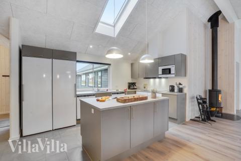 Køkkenet i luksushus nr. 545 er godt indrettet.