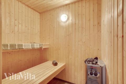 Nyd varmen i saunaen i luksushus nr. 545 til 18 personer
