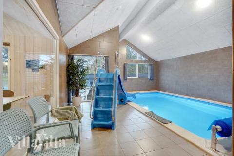 Den lækre pool i luksushuse nr. 545 til 18 personer