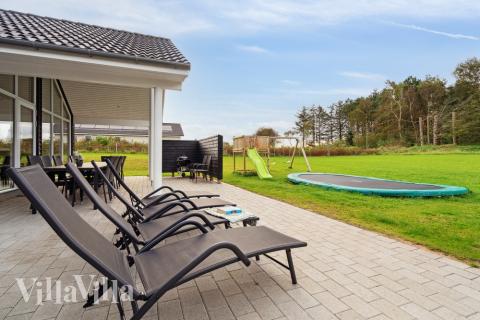 Stor terrasse ved luksushus nr. 545 i Limfjorden.