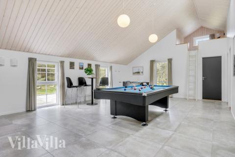 Ud over de mange timer, man kan bruge i husets pool-afdeling, så byder luksushus 570 også på billard/bordtennis og dart