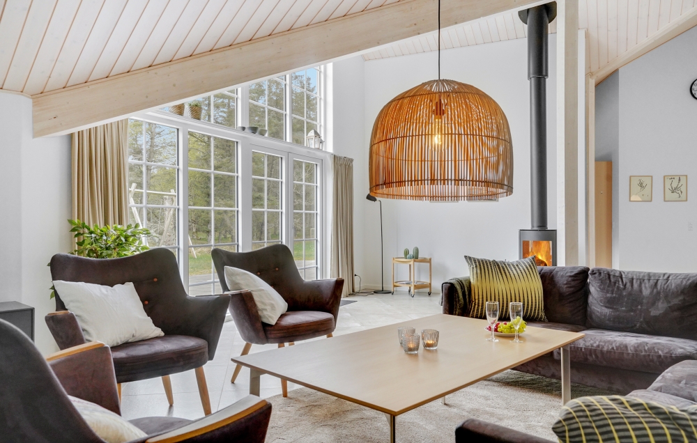 Sofaen i luksushus 570 i Vestjylland indbyder til brætspil eller at se en film sammen.