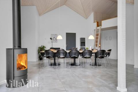 Det store lyse opholdrum i luksushus nr. 570 til 14.