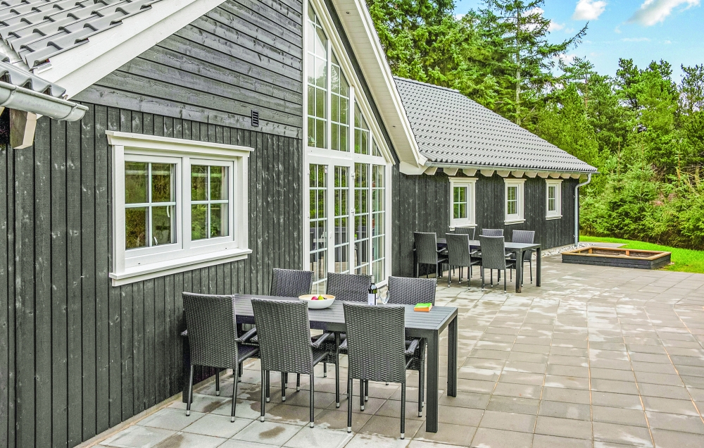 Luksushus nr. 570 har en dejlig terrasse med gode havemøbler til 14 personer.