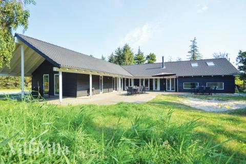 Dette skønne poolhus nr. 571 med plads til 22 personer ligger i Sydjylland