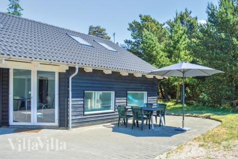 Luksushus nr. 571 har en dejlig terrasse med gode havemøbler til 22 personer.