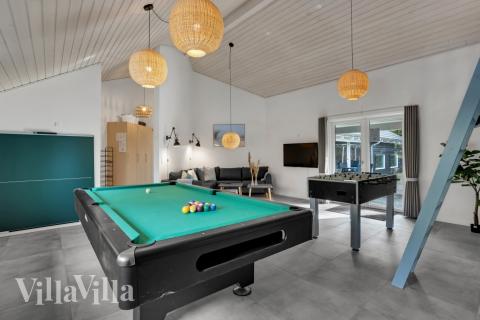 Aktivitetsrum i luksushus nr. 571 med 8 soveværelser og plads til 22 personer.