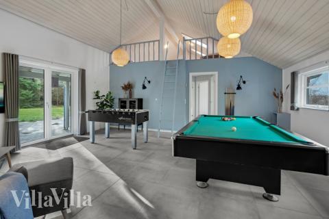 Ud over de mange timer, man kan bruge i husets pool-afdeling, så byder luksushus 571 også på billard/bordtennis og dart
